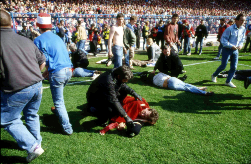 Illustration for article titled PĂĄnico en Hillsborough: el dĂa que un estadio de fĂștbol se convirtiĂł en una trampa mortal